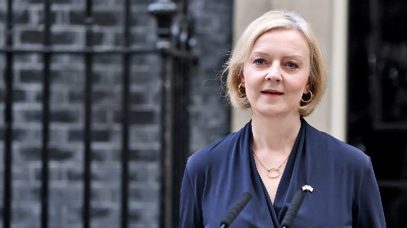 Boris Johnson weighs return to power as Liz Truss quits No 10