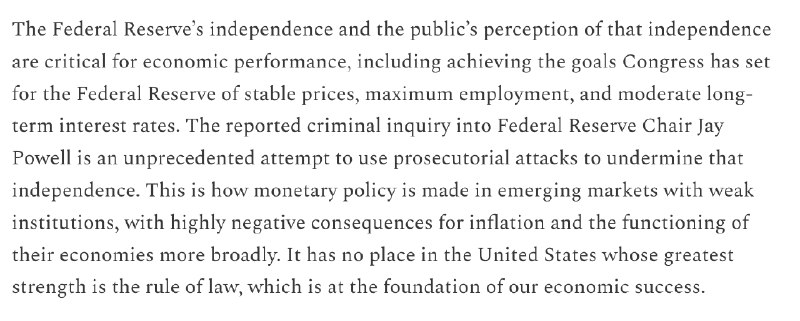 中国政经事实ChinaFacts鲍威尔对trump不忠诚不老实，长期在党内大搞团团伙伙、拉帮结派，妄议白宫大政方针，挟民主党自重，向“圈内人”输送利益，煽动舆论，对抗组织审查