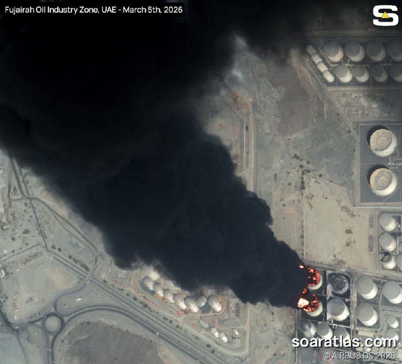 卫星图像显示，昨日伊朗发动袭击后，阿联酋富查伊拉石油工业区发生大火