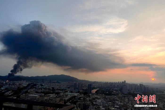 厦门海沧区一生物科技公司发生火灾 未造成人员伤亡2025年8月12日下午5点20分左右，海沧区新阳工业区中坤生物科技有限公司发生火灾