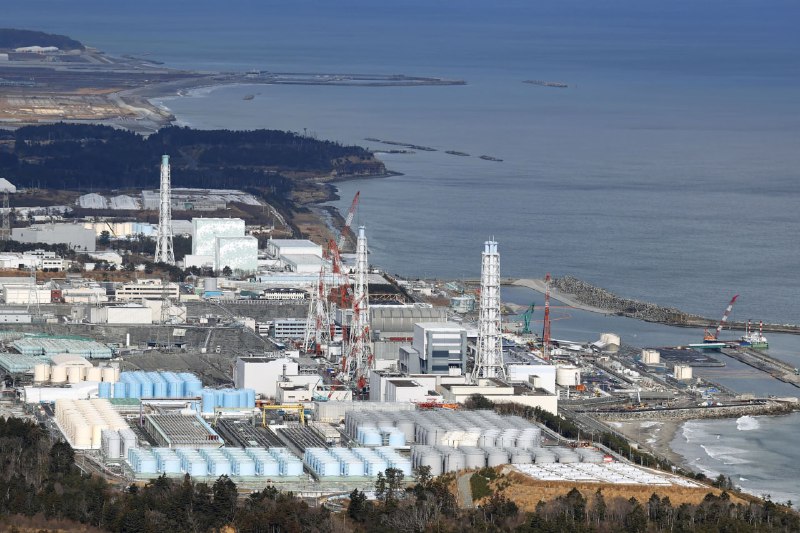 简讯: 日本将从本周四（24日）开始将福岛第一核电站核污染水排入海洋，香港特区政府宣布禁止源自东京、福岛、千叶、栃木、茨城、群马、宫城、新泻、长野和埼玉等10个（都）县的水产品进口本港，包括所有的活生、冷冻、冷藏、干制成或以其他方式保存的水产品、海盐以及未加工或经加工的海草