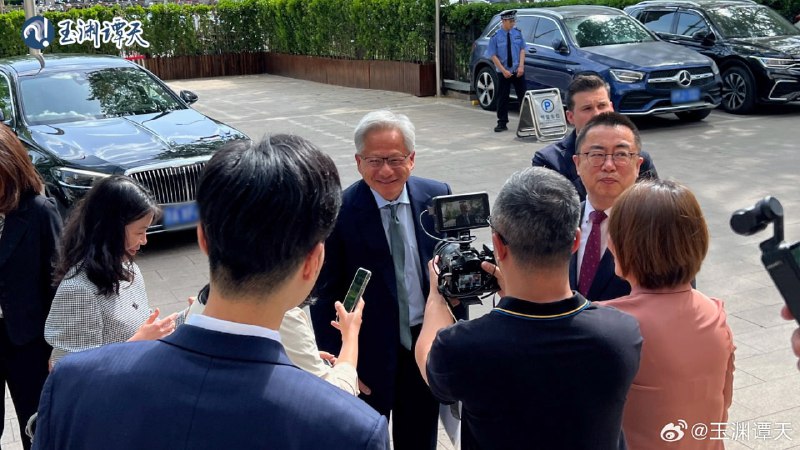 黄仁勋时隔3个月再次到访北京4月17日，应中国贸促会邀请，英伟达公司首席执行官黄仁勋抵达北京