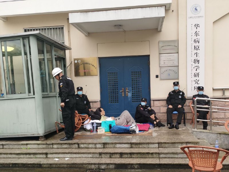 病毒学专家张永振团队与上海公共卫生临床中心近日纠纷引发关注