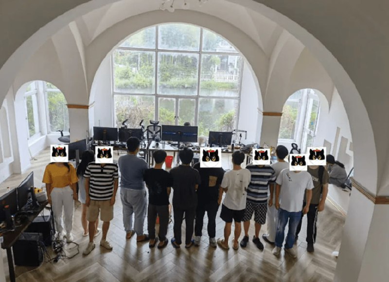 国内首例AI外挂案被警方侦破近日，在《无畏契约》项目组与腾讯游戏安全团队的协助下，江西余江公安成功破获一起涉嫌违法制售“AI外挂”的案件