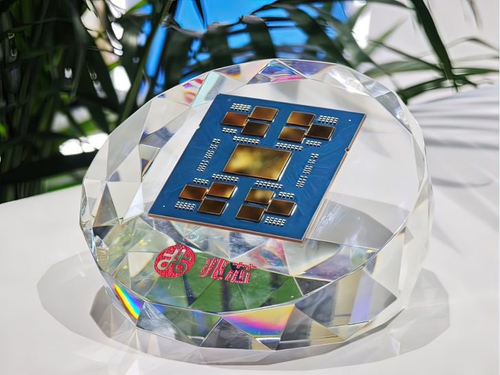 兆芯发布KH-50000服务器处理器：最多96核心，采用12计算芯片组设计兆芯近日正式推出面向中国市场的KH-50000服务器处理器，该产品采用多芯片架构，配备12个计算芯片组和一个大型IO芯片组，最多支持96核心