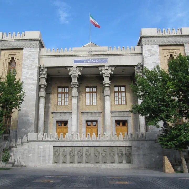 伊朗外交部就总统乘坐直升机发生事故一事发表声明当地时间20日凌晨，伊朗外交部就总统莱希乘坐的直升机发生事故一事发表声明