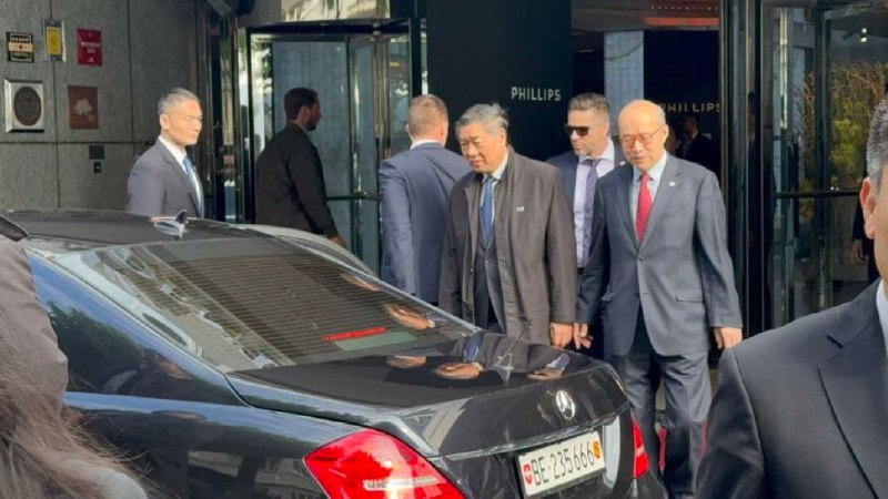 中国国务院副总理何立峰率领中国代表团与美国财政部长斯科特·贝森特及美国代表团在日内瓦举行的中美贸易谈判中途退场，且未说明迅速退场的任何理由