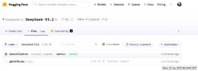 DeepSeek V3.2版本出现在Hugging Face平台，但其目录中仅包含一个 .gitattributes 文件，上传于北京时间2025年09月29日14时43分，未见其他相关内容或模型文件