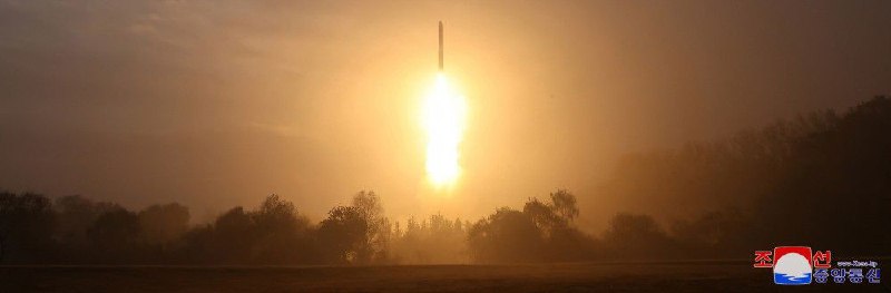 朝鲜民主主义人民共和国试射新型洲际弹道导弹“火星炮－１９”朝中社平壤 11 月 1 日电，朝鲜成功试射最新型洲际弹道导弹“火星炮-19”型，试验在金正恩的指导下进行