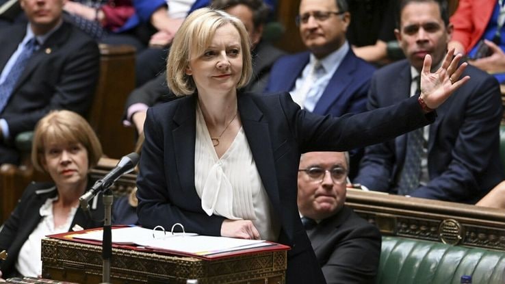 英国内政大臣辞职，特拉斯政府陷入混乱利兹•特拉斯(Liz Truss)领导的英国政府陷入了彻底的混乱，她和内政大臣苏埃拉•布雷弗曼(Suella Braverman)相继被迫辞职，下议院的保守党纪律已经崩溃
