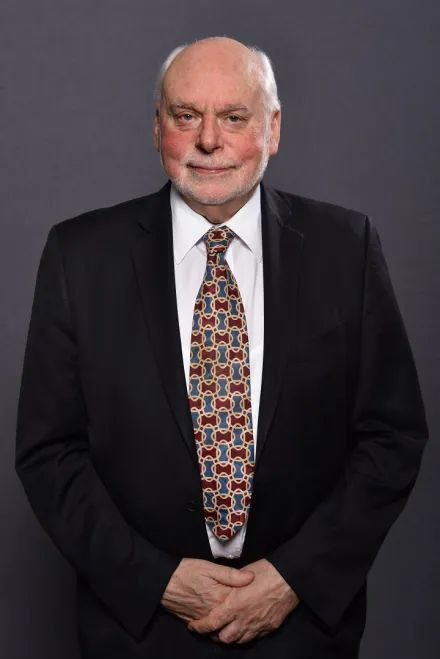 诺贝尔奖化学奖获得者、中国科学院外籍院士司徒塔特逝世天津大学药物科学与技术学院消息，诺贝尔奖化学奖获得者、中国科学院外籍院士、天津大学原兼职教授詹姆斯·弗雷泽·司徒塔特（James Fraser Stoddart），于2024年12月31日逝世，享年82岁