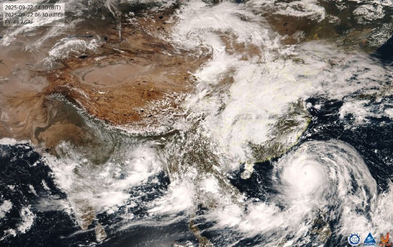 中央气象台9月22日15时发布台风橙色预警今年第18号台风“桦加沙”（超强台风级）的中心今天（22日）下午2点钟位于广东省阳江市东偏南方向约1060公里的巴士海峡海面上，就是北纬19.4度、东经121.8度，中心附近最大风力有17级以上（62米/秒），中心最低气压为910百帕，七级风圈半径340-480公里，十级风圈半径160-200公里，十二级风圈半径80-120公里