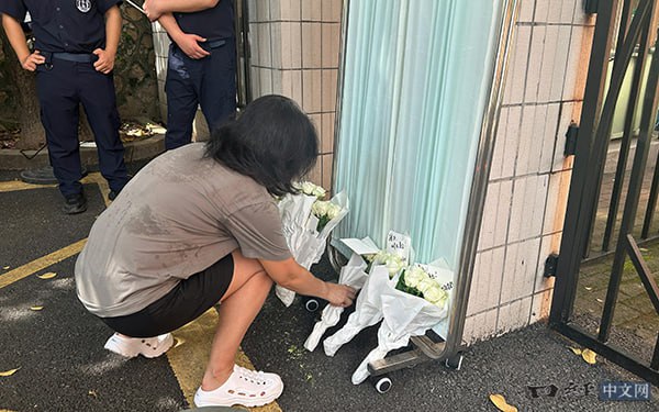 深圳日本人学校收到超千束献花围绕深圳日本人学校男童死亡事件，男童生前就读的学校收到大量献花，截至20日已超过1000束