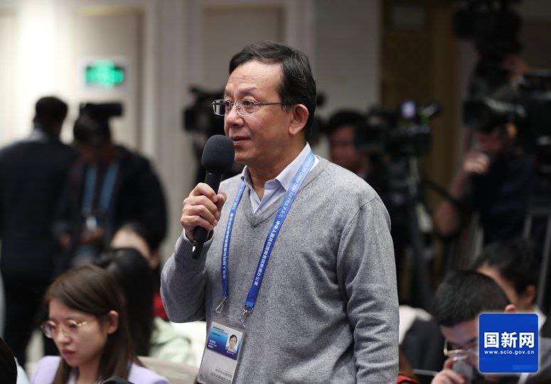 今年支持“两新”，会不会提前发特别国债？在消费品以旧换新方面，有多少资金帮助支持？赵辰昕: 比去年有大幅增加