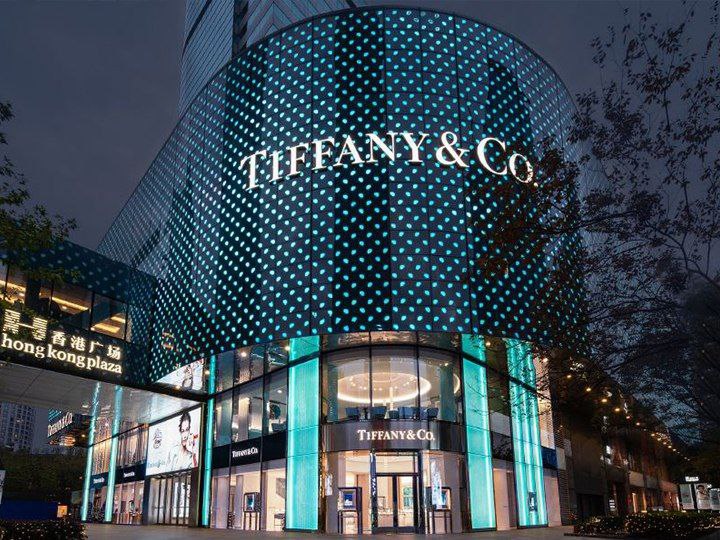 彭博社：LVMH旗下的珠宝品牌蒂芙尼（Tiffany）据悉计划将其两层上海旗舰店面积减半，业主已经与潜在新租户进行接触